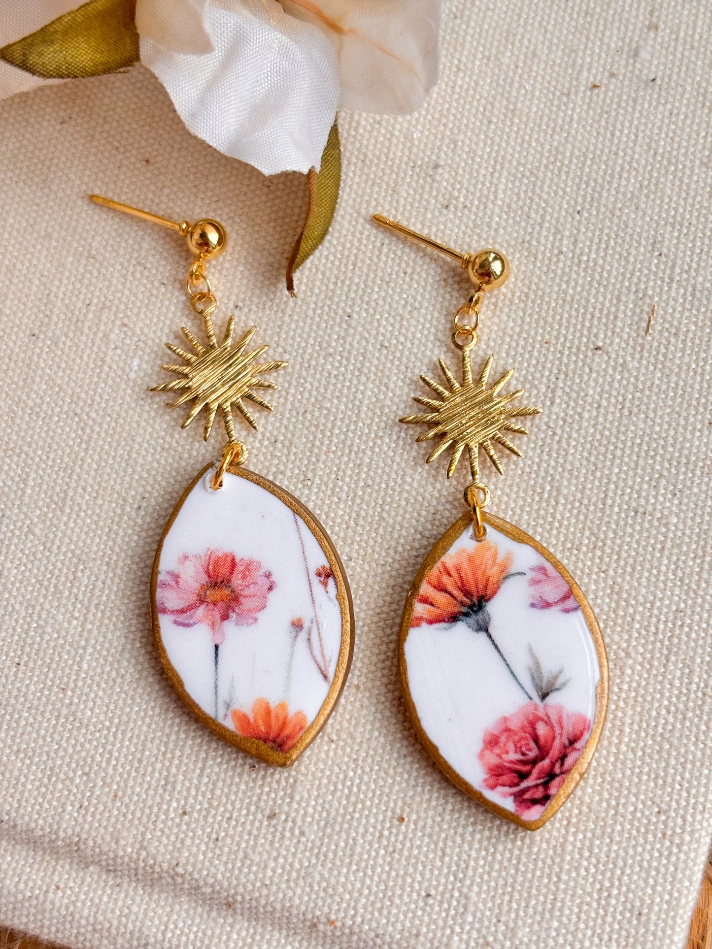 Lazy Daisies in the Sun Dangles