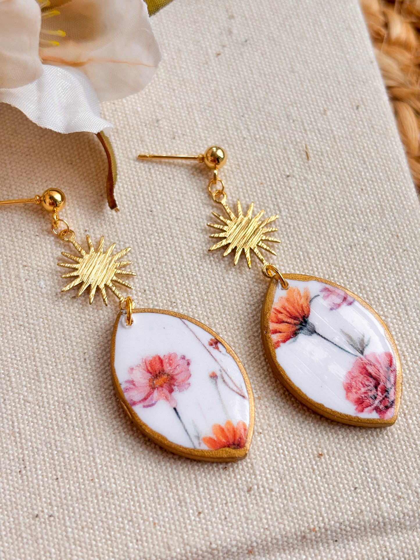 Lazy Daisies in the Sun Dangles