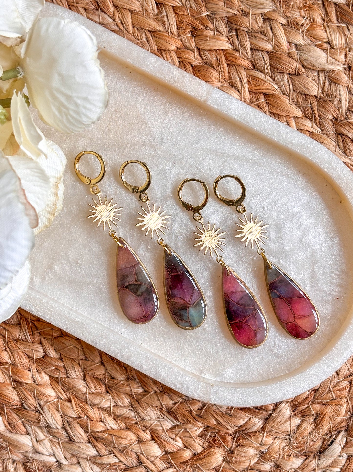 Narrow Sunburst Droplet Huggies