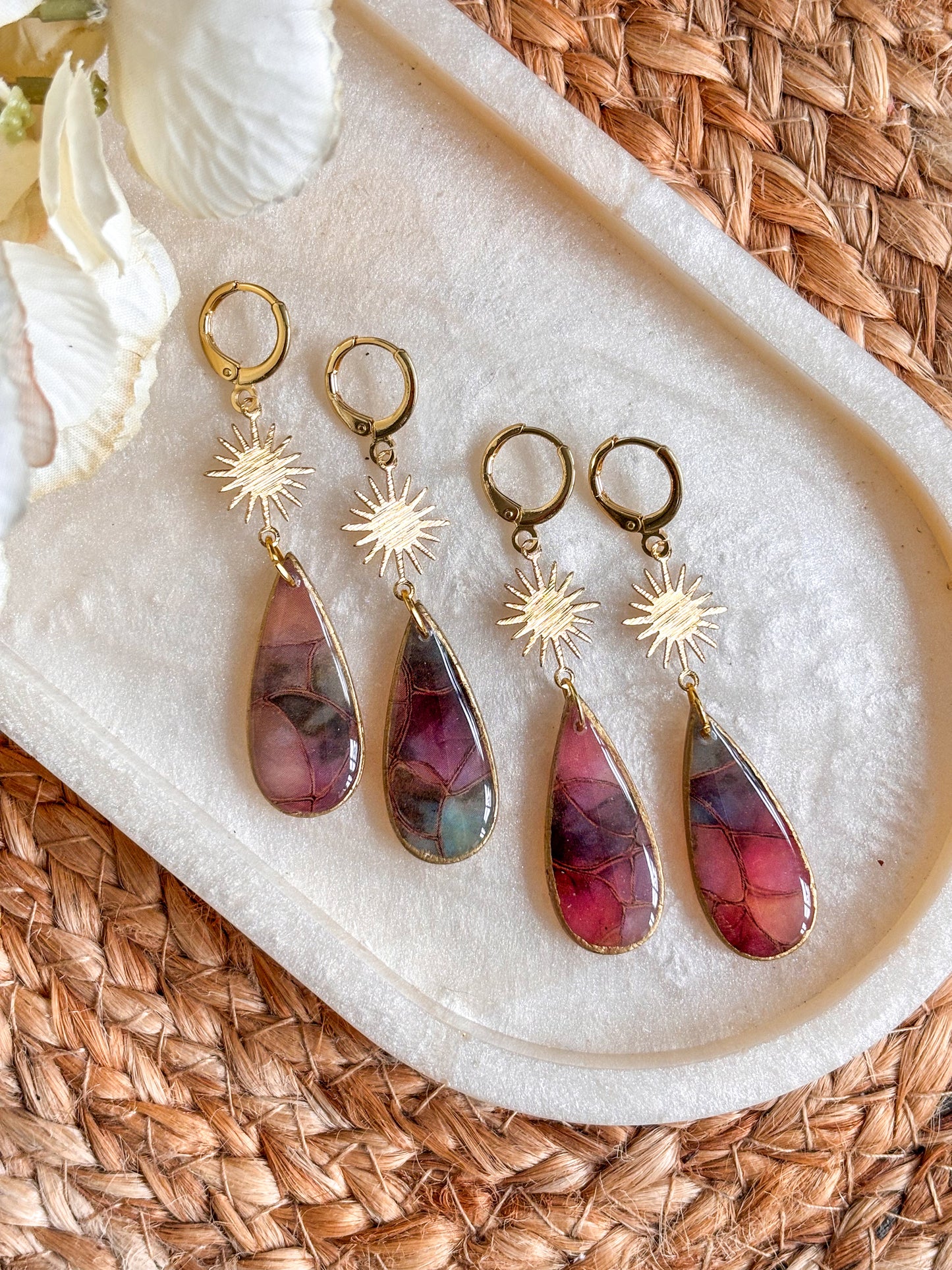 Narrow Sunburst Droplet Huggies