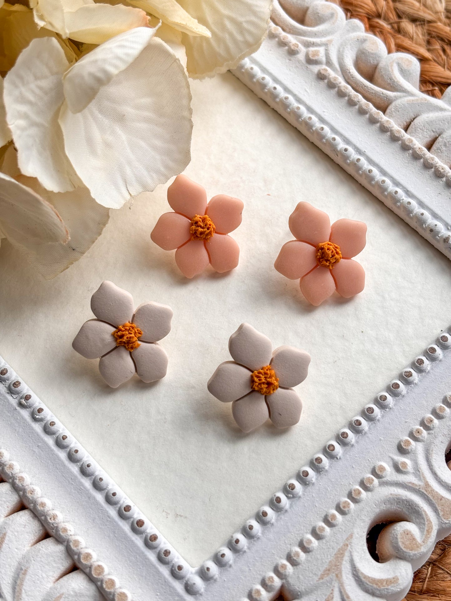 ‘Bloom’ studs