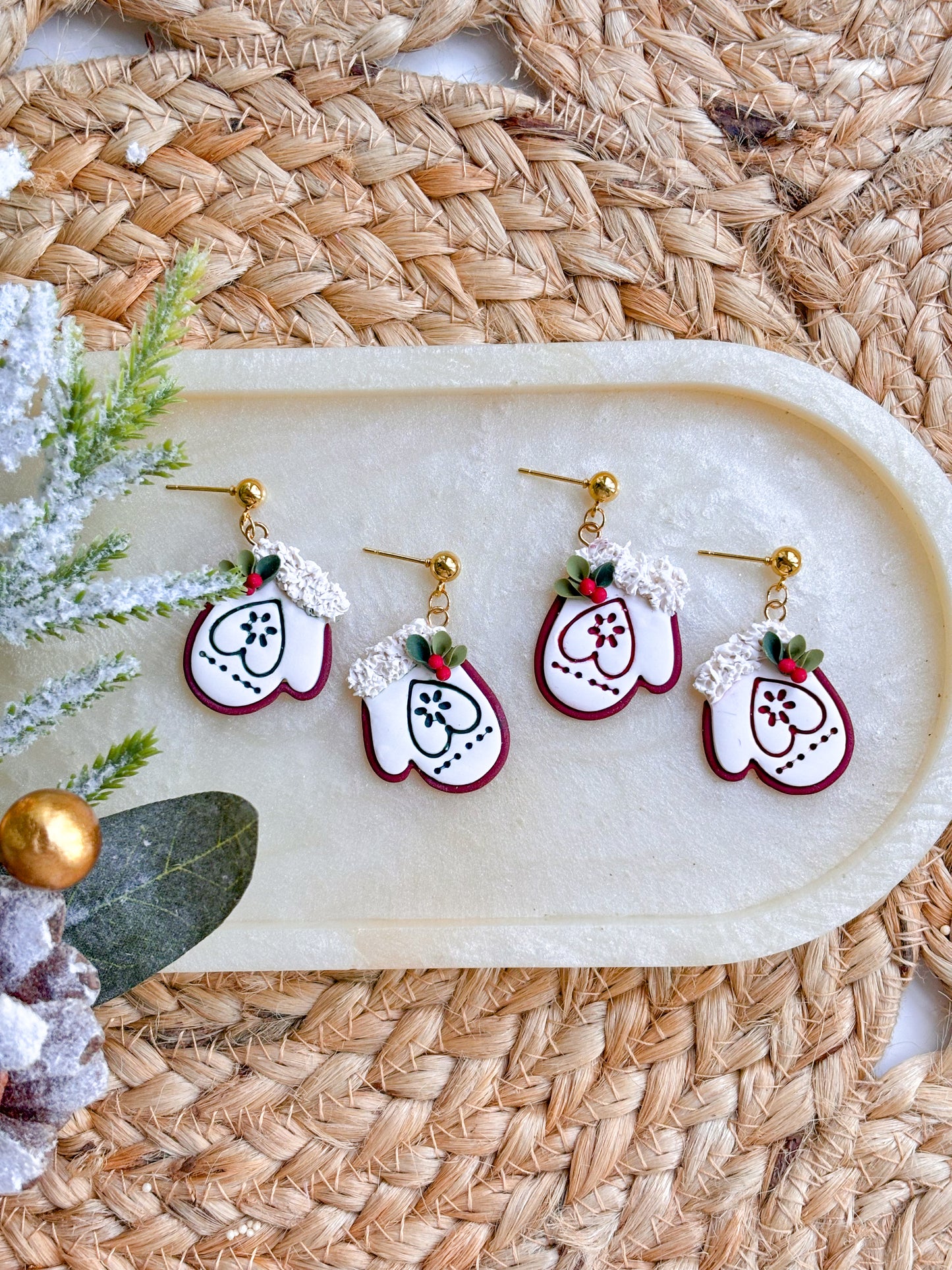 Festive Mitten Dangles