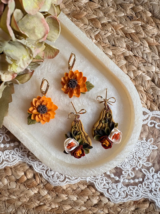 Gourds / pumpkins and bows
