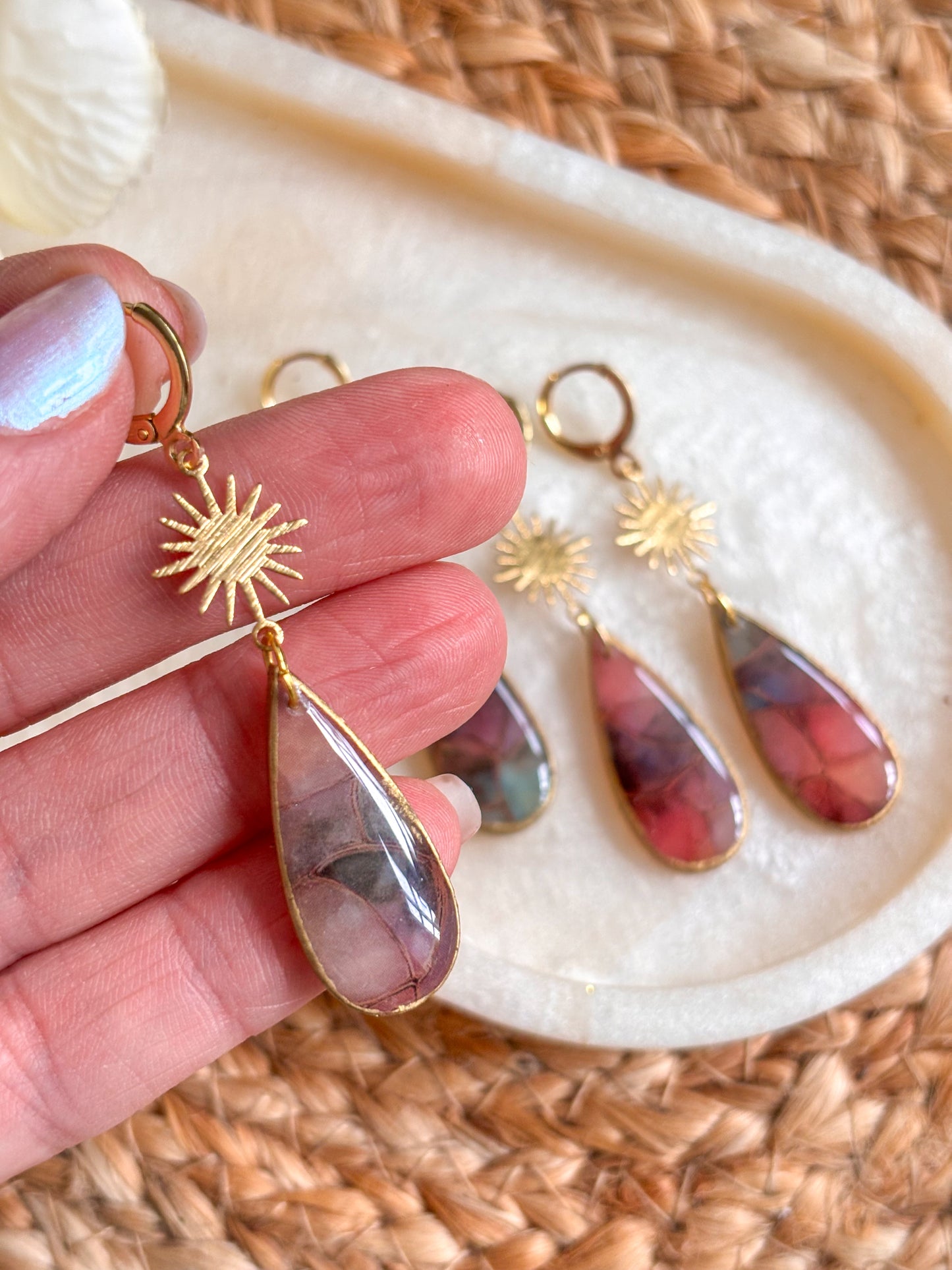 Narrow Sunburst Droplet Huggies