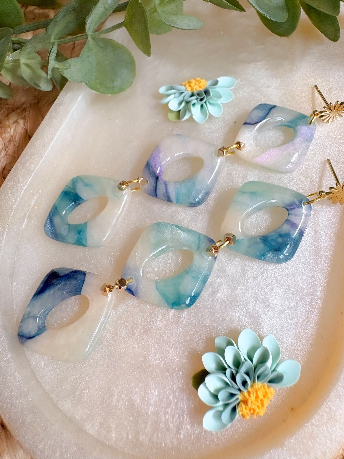‘Beside the Sea’ link dangles