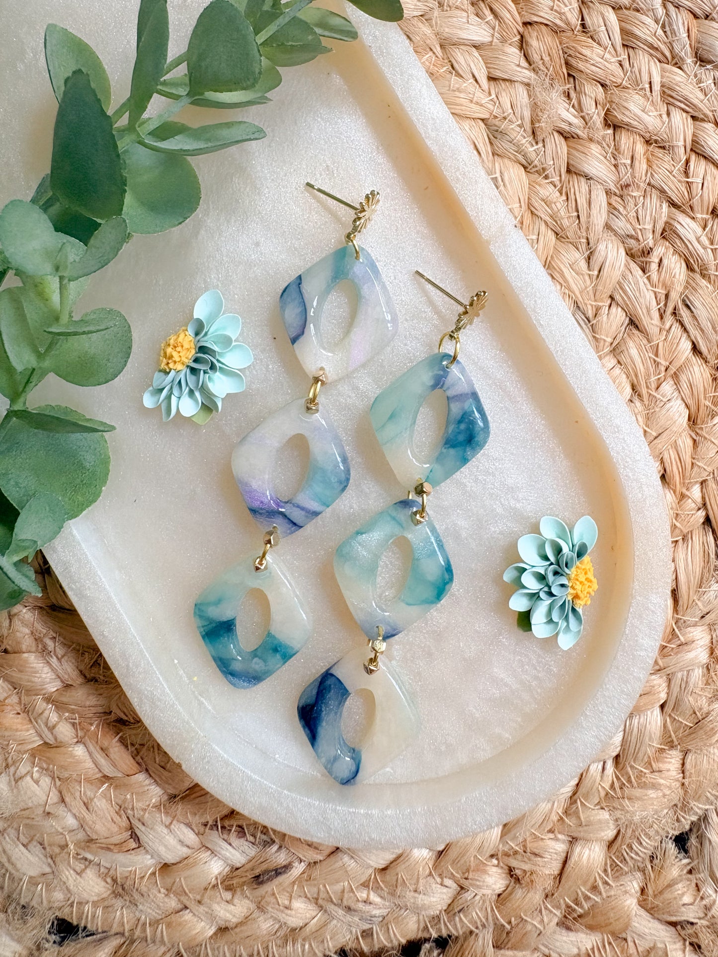 ‘Beside the Sea’ link dangles